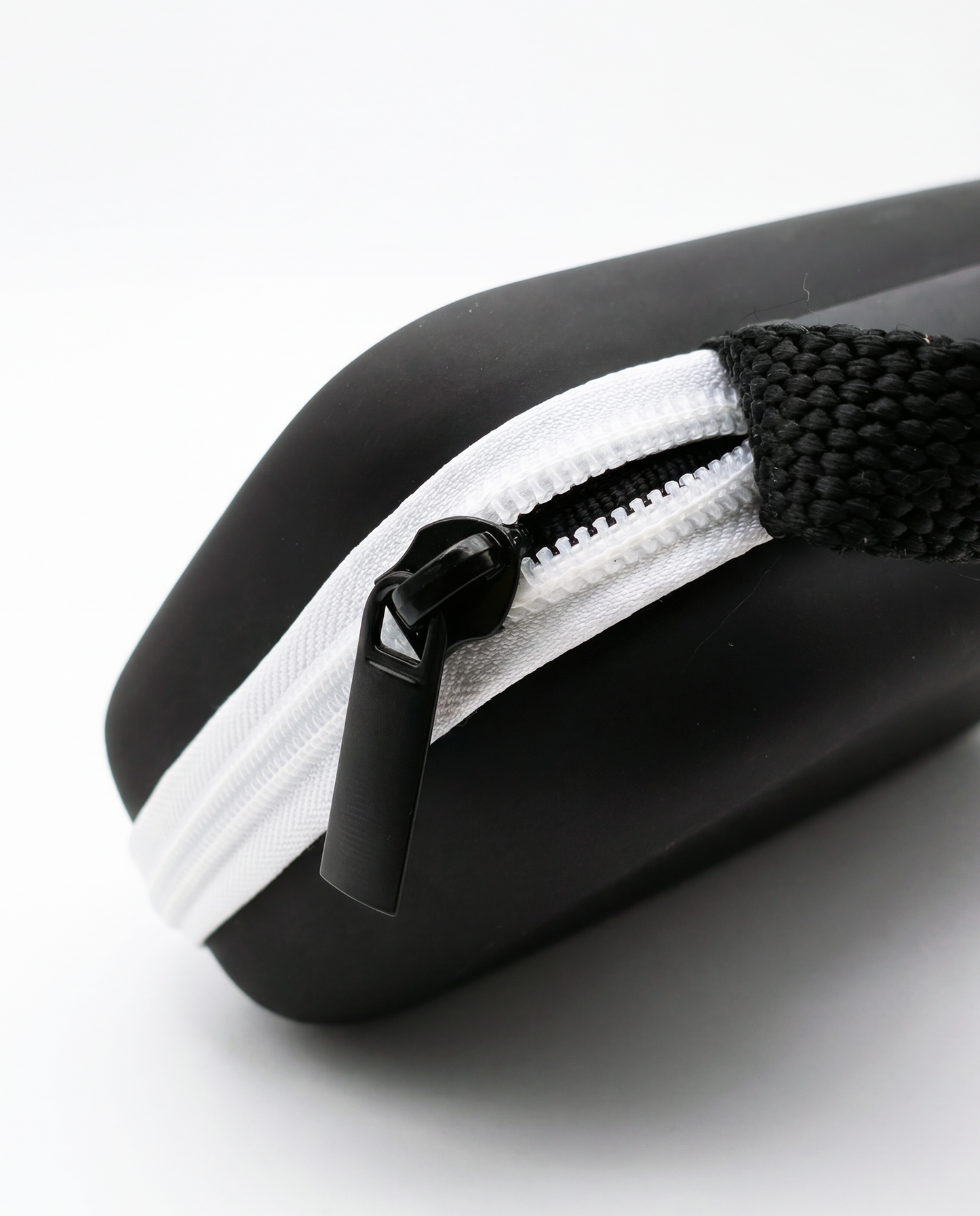 RETROTHENAR_TRAGETASCHE